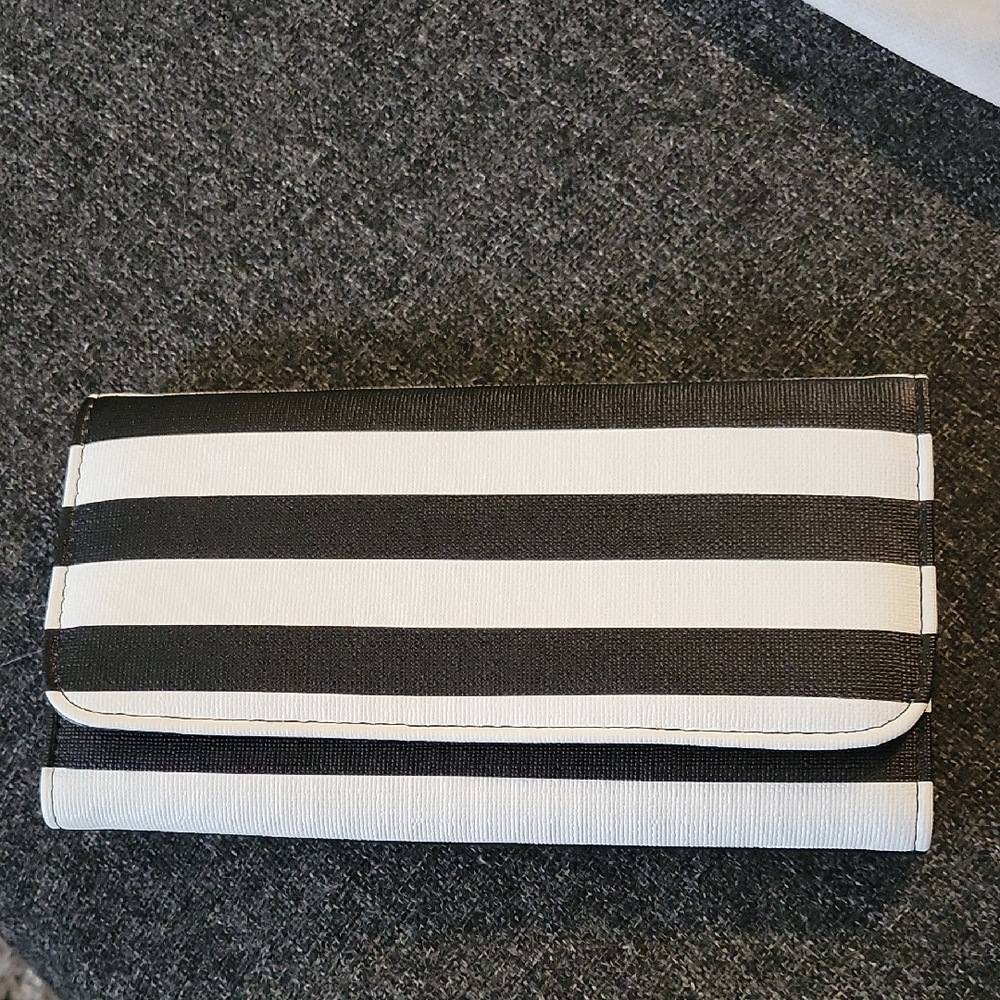 Kut from the Kloth Black And White Striped Wallet